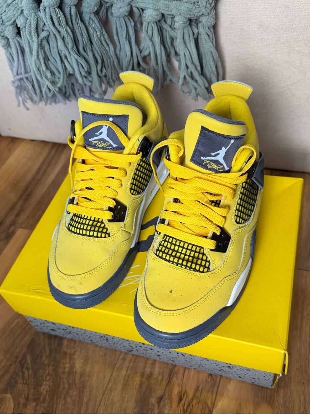 Jordan 4 Retro Lightning (2021) (GS) (Size 5Y)